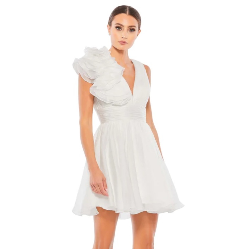 NWOT MAC DUGGAL RUFFLE SHOULDER EMPIRE WAIST DEEP-V DRESS